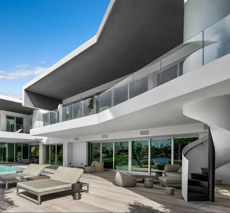 370 S Hibiscus Dr, Miami Beach, FL 33139